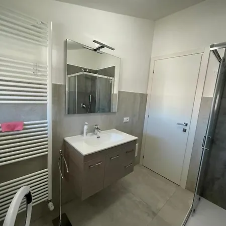 Osvaldo 16 E 32 סירמיונה